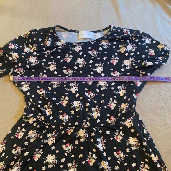 Adorable French Grey Floral Knit Dress - 'Lilian' - Size L - Picture 4 of 8